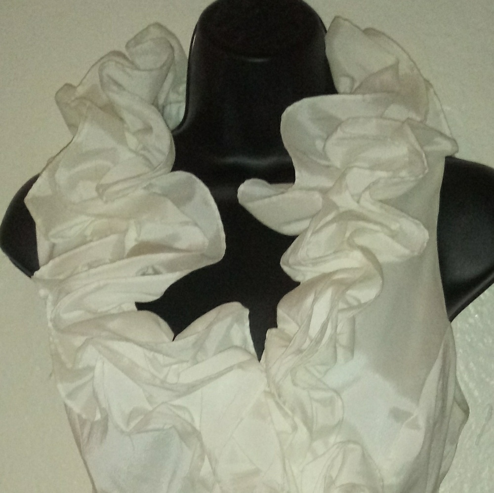 Xscape by Joanna Chen ruffled white top Size 6